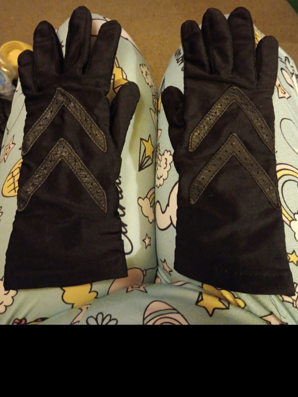 80s-90s Black ladies isotoner gloves one size